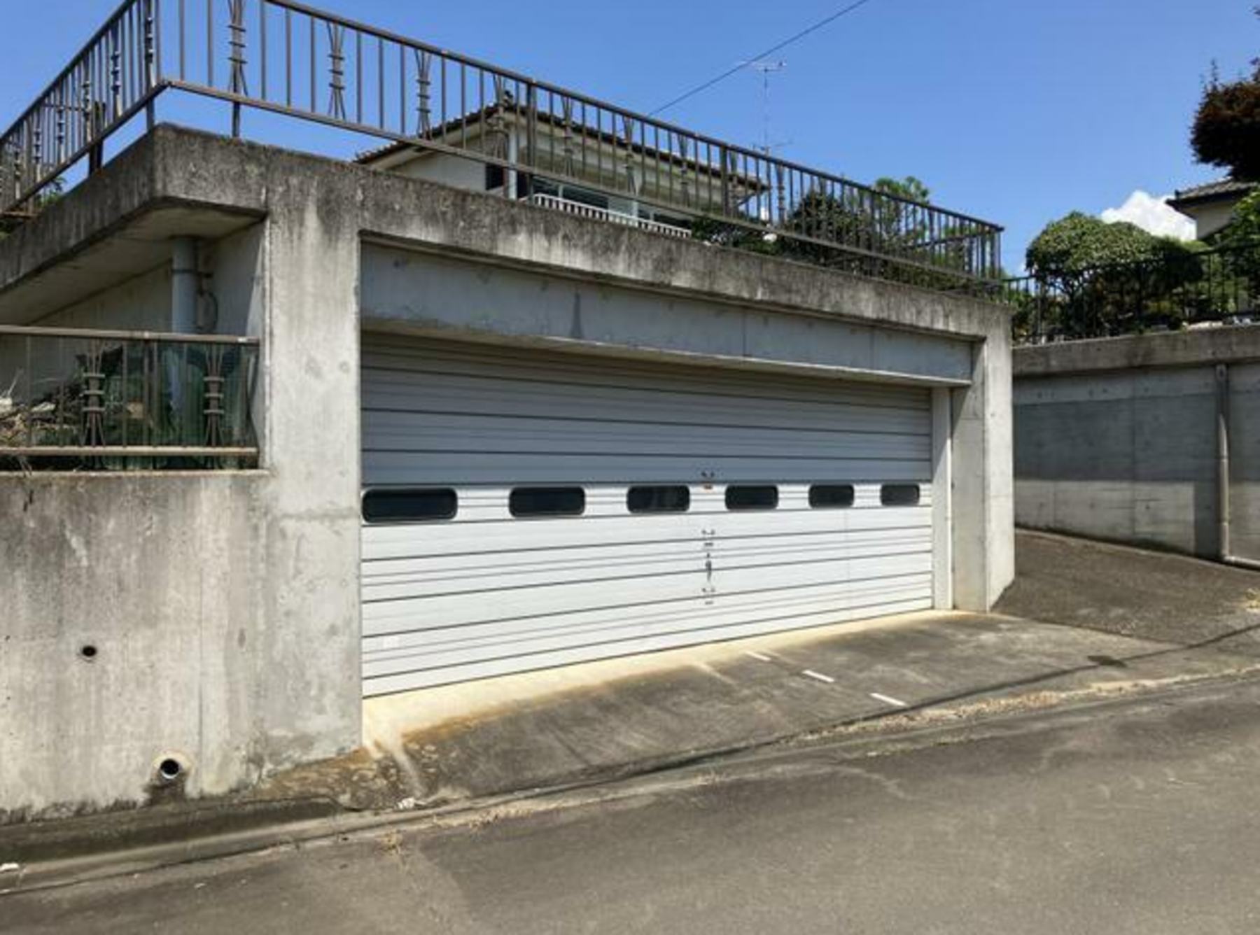 真岡市白布ケ丘、中古一戸建ての駐車場画像です