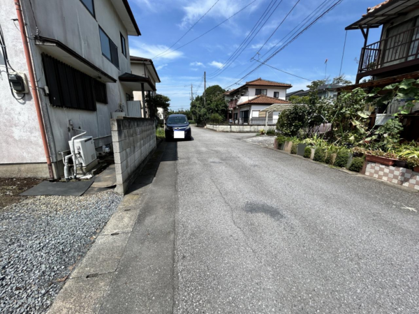 芳賀郡益子町大字塙、中古一戸建ての前面道路を含む現地写真画像です