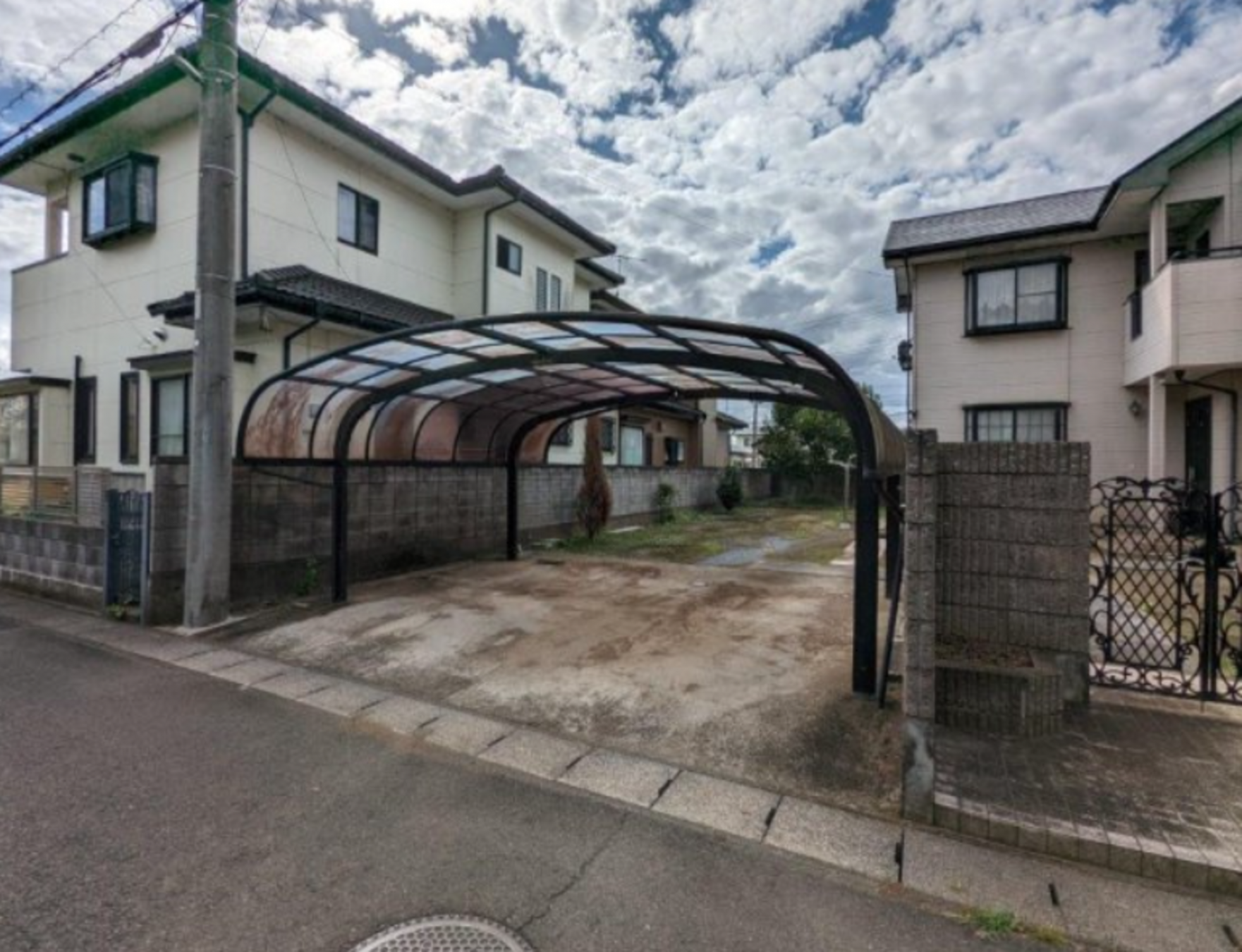 真岡市台町、中古一戸建ての駐車場画像です