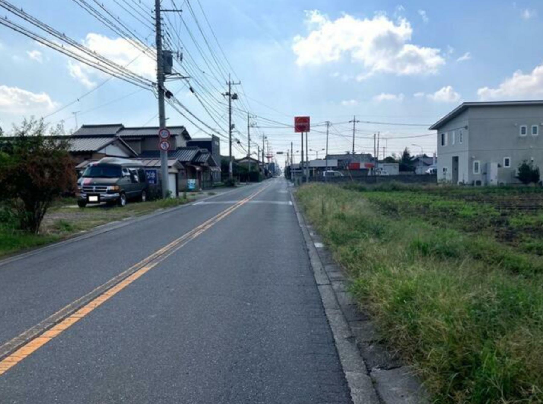 真岡市寺内、中古一戸建ての前面道路を含む現地写真画像です