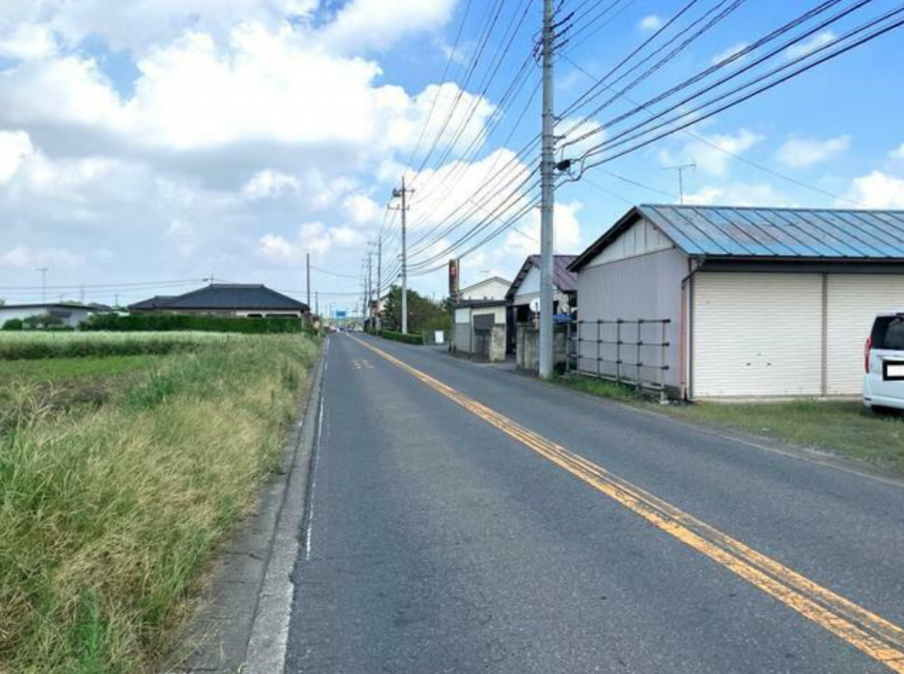真岡市寺内、中古一戸建ての前面道路を含む現地写真画像です