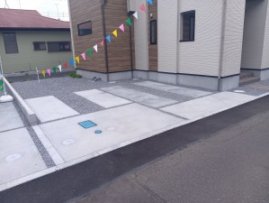 真岡市熊倉町、新築一戸建ての駐車場画像です