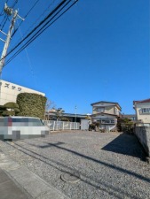 真岡市並木町、中古一戸建ての前面道路を含む現地写真画像です