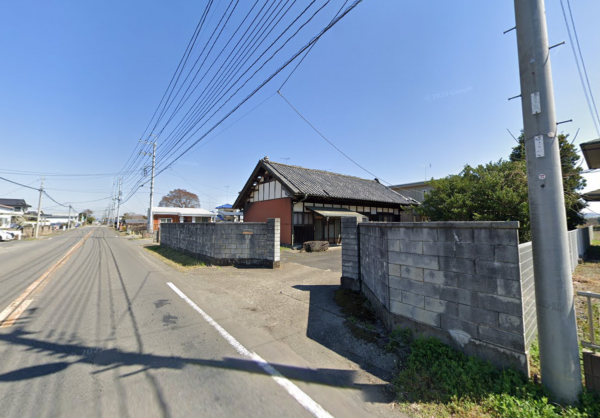 真岡市寺内、中古一戸建ての前面道路を含む現地写真画像です