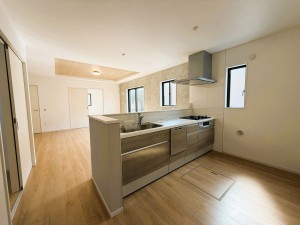 真岡市下高間木、新築一戸建てのキッチン画像です