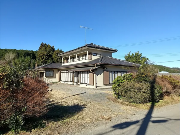 芳賀郡益子町大字上大羽、中古一戸建ての前面道路を含む現地写真画像です