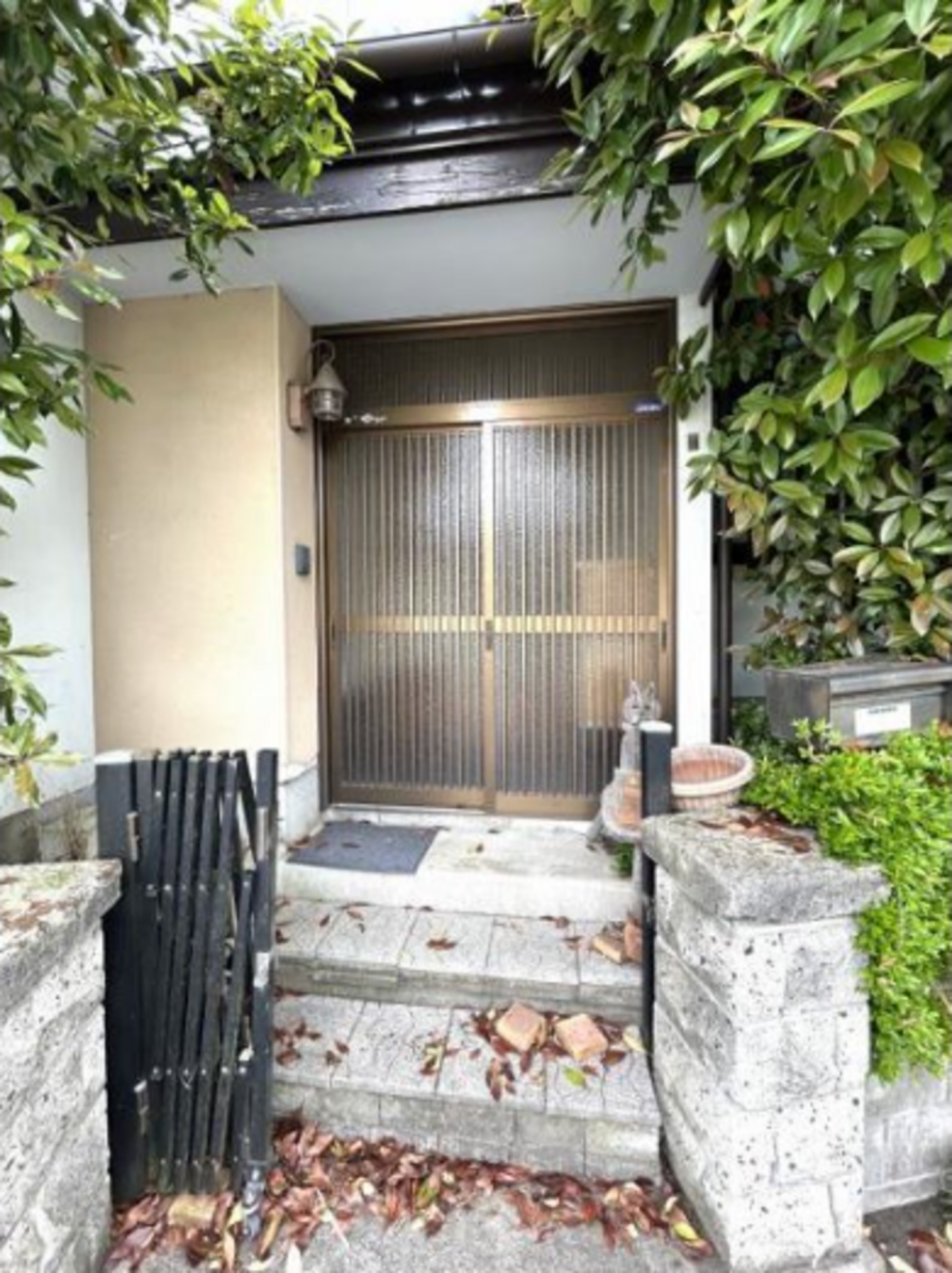 芳賀郡芳賀町大字稲毛田、中古一戸建ての玄関画像です