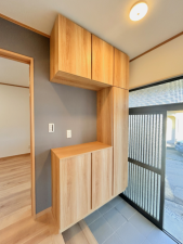 芳賀郡芳賀町大字稲毛田、中古一戸建ての玄関画像です