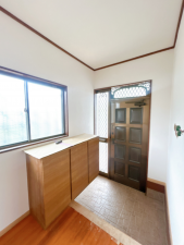 真岡市大谷台町、中古一戸建ての玄関画像です