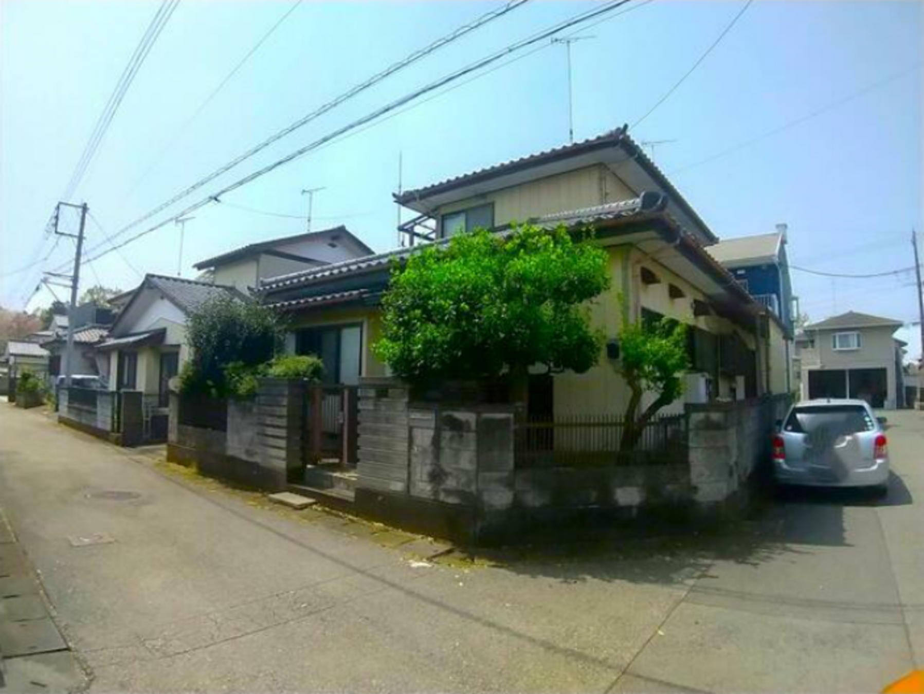 真岡市高勢町、中古一戸建ての前面道路を含む現地写真画像です