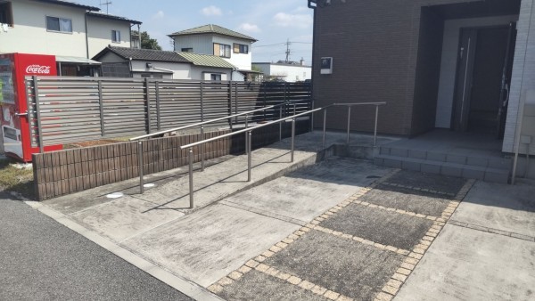 芳賀郡芳賀町大字祖母井、中古一戸建ての玄関画像です