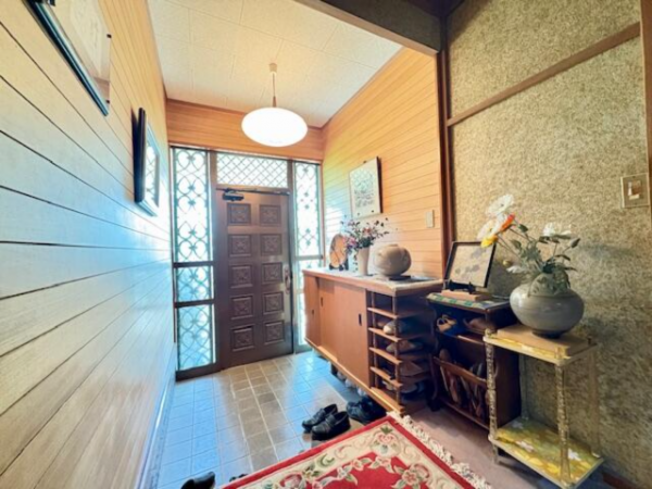 真岡市熊倉町、中古一戸建ての玄関画像です