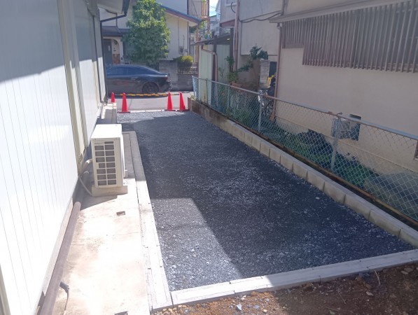 宇都宮市緑町３丁目、中古一戸建ての駐車場画像です