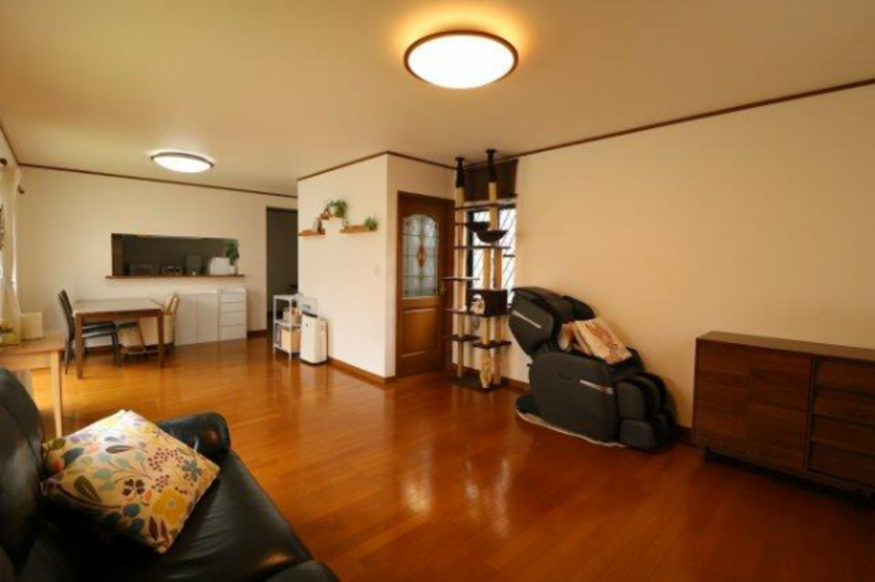 真岡市大谷台町、中古一戸建ての居間画像です