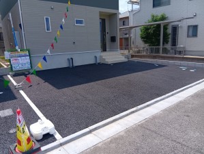 真岡市長田、新築一戸建ての駐車場画像です
