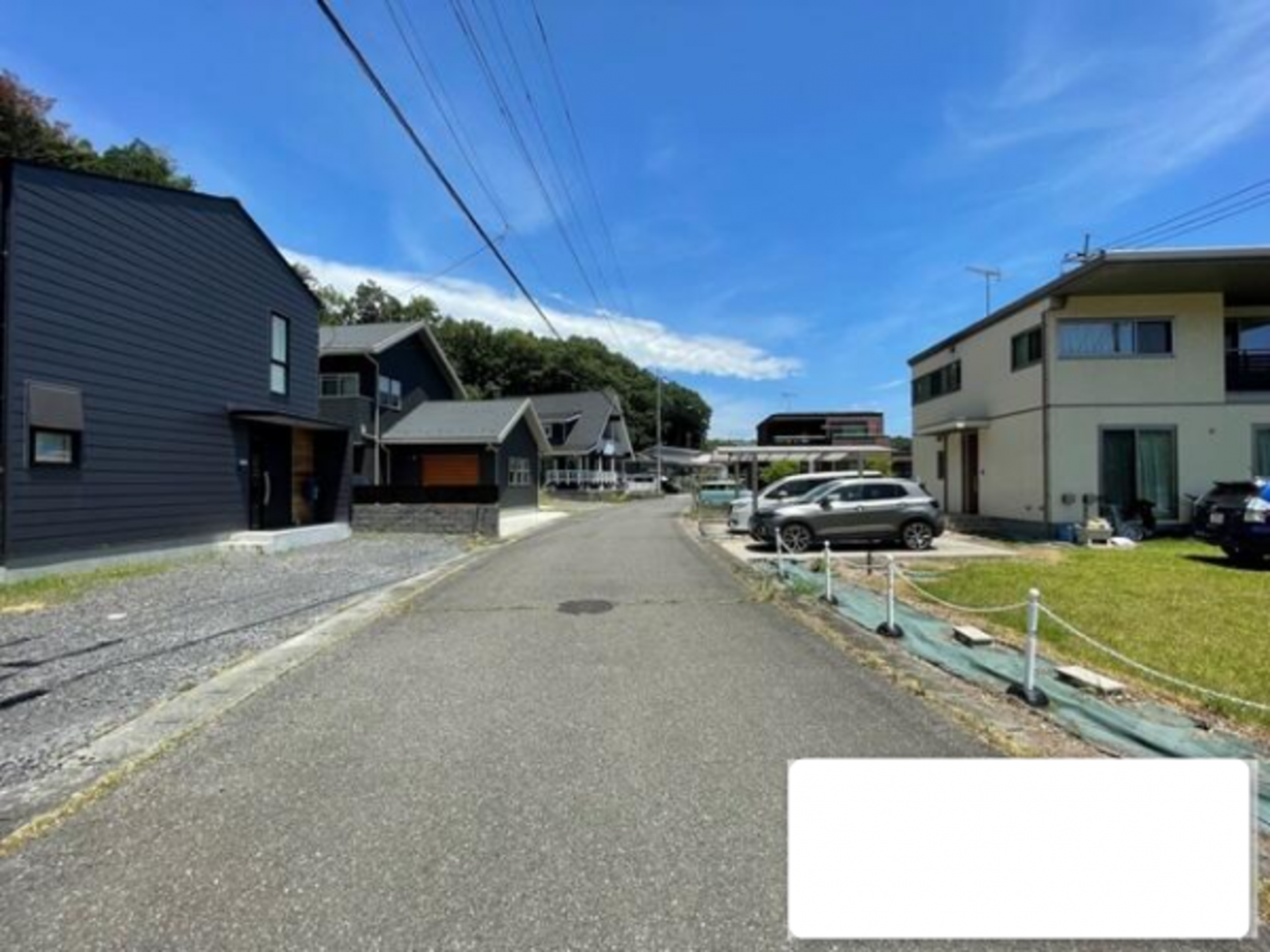 芳賀郡市貝町大字椎谷、中古一戸建ての前面道路を含む現地写真画像です