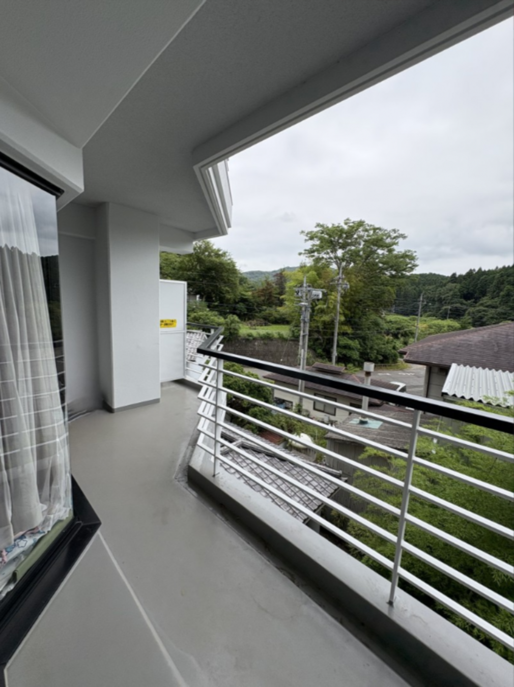 芳賀郡益子町大字益子、マンションのバルコニー画像です