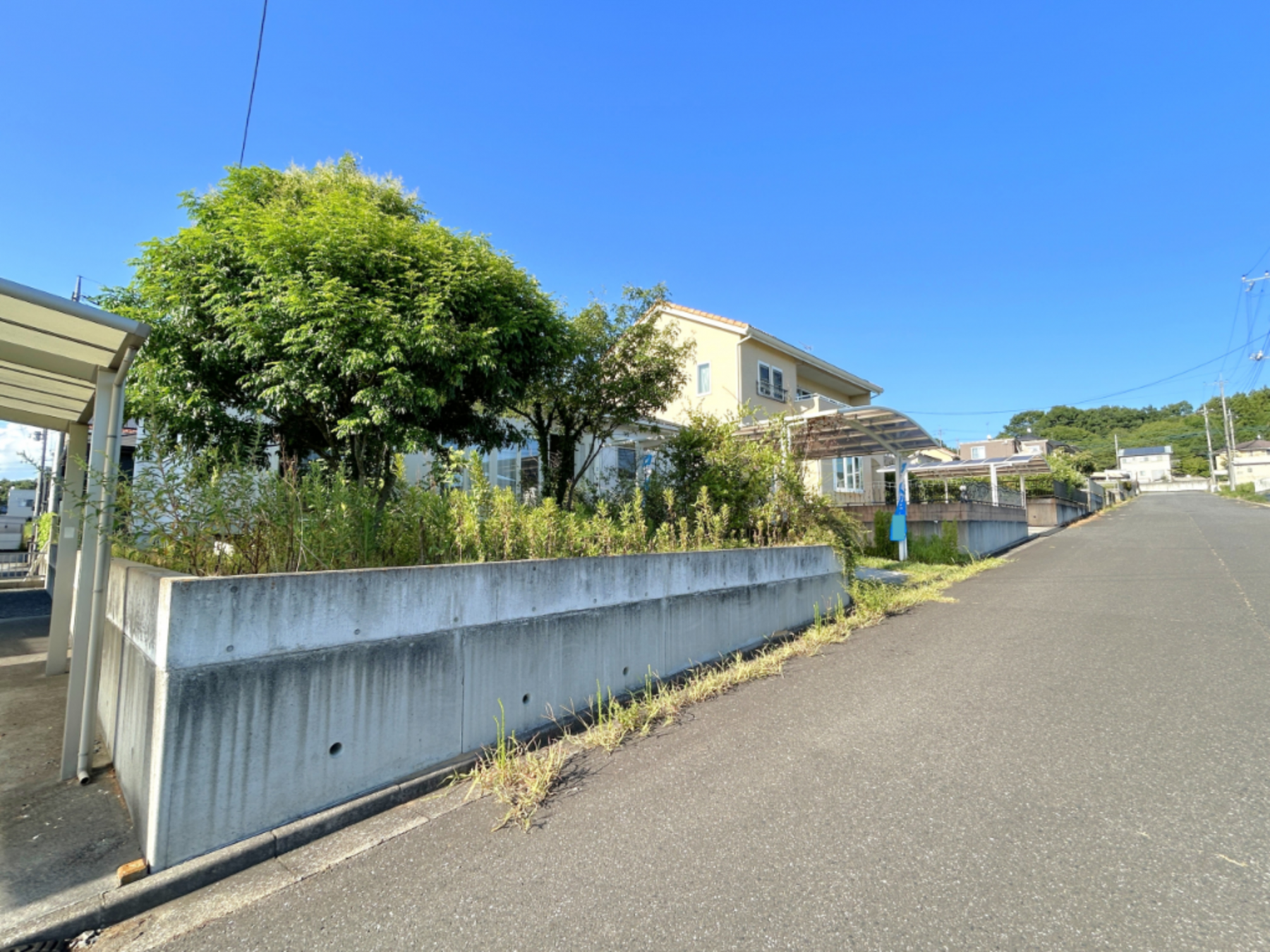 芳賀郡芳賀町大字八ツ木、中古一戸建ての前面道路を含む現地写真画像です