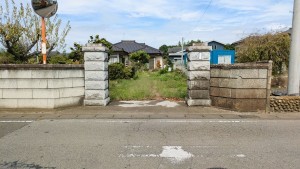 真岡市小林、中古一戸建ての前面道路を含む現地写真画像です