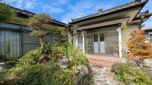 真岡市小林、中古一戸建ての玄関画像です