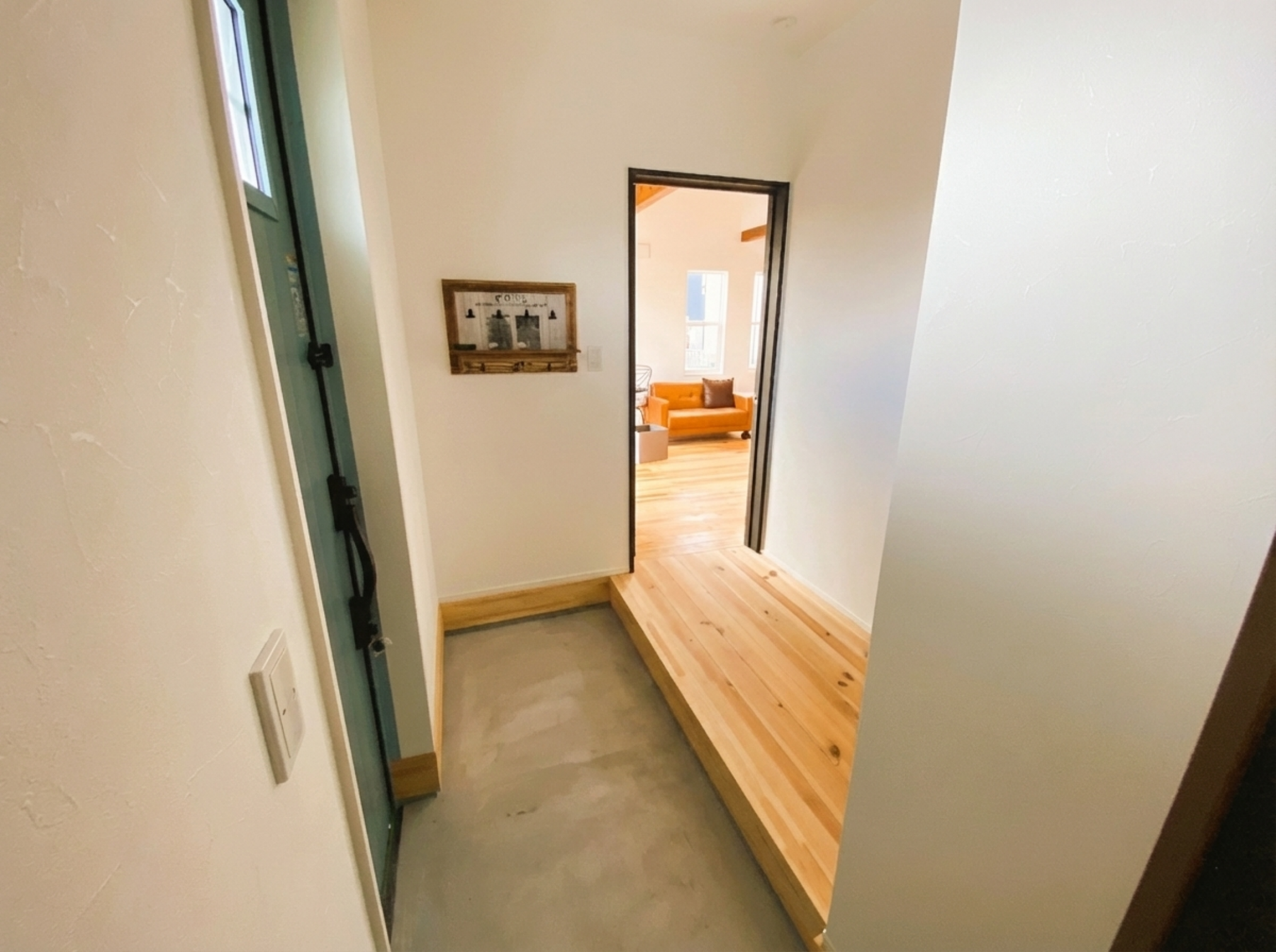 真岡市亀山、中古一戸建ての玄関画像です