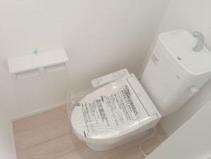 真岡市台町、新築一戸建てのトイレ画像です