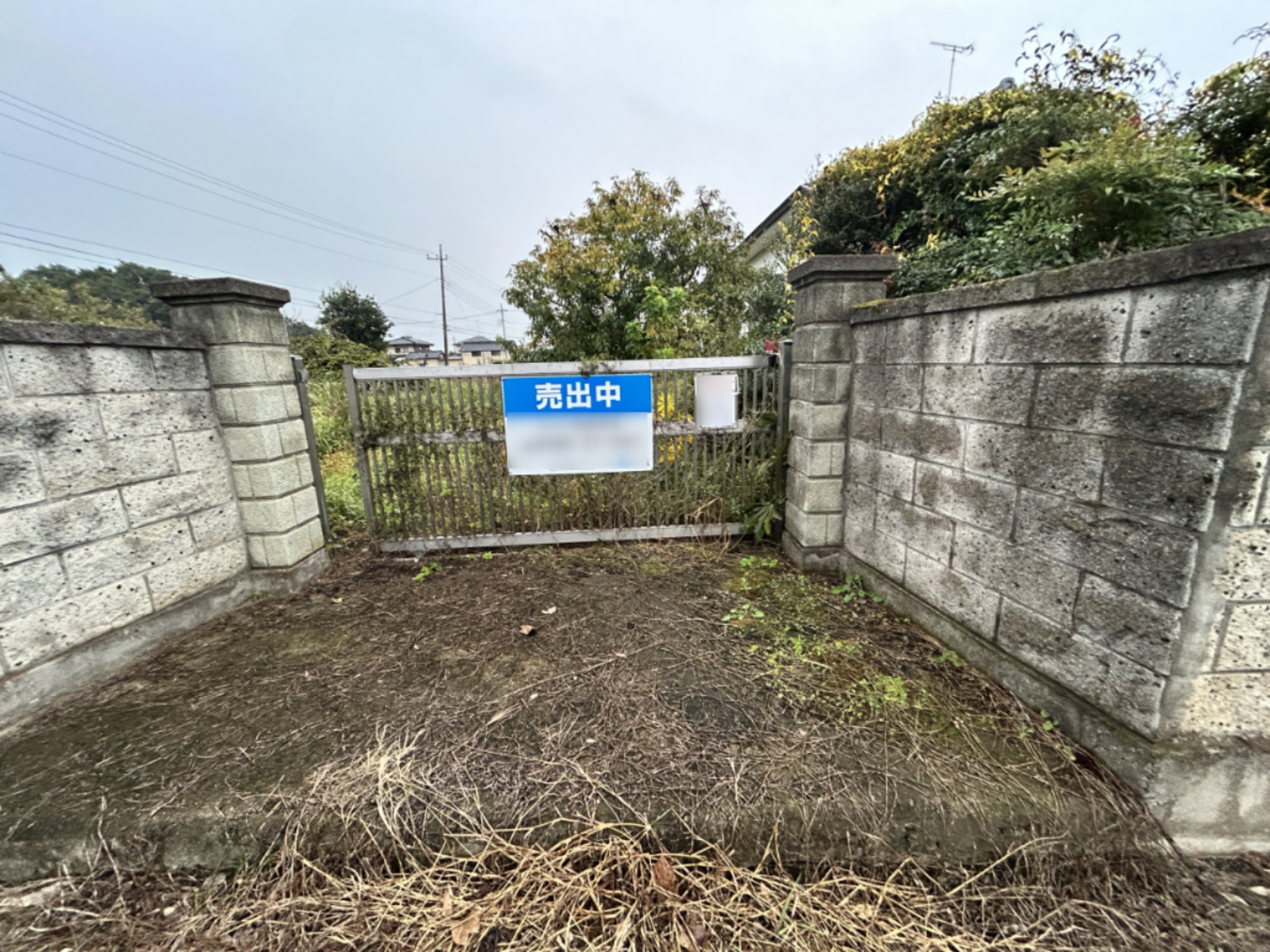 真岡市上江連、中古一戸建ての前面道路を含む現地写真画像です