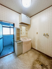 真岡市上江連、中古一戸建ての洗面画像です