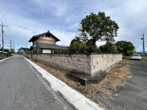 真岡市上江連、中古一戸建ての前面道路を含む現地写真画像です