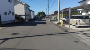 芳賀郡益子町大字塙、中古一戸建ての前面道路を含む現地写真画像です