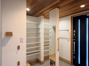 芳賀郡益子町大字塙、中古一戸建ての玄関画像です