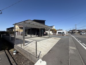 芳賀郡益子町大字塙、中古一戸建ての前面道路を含む現地写真画像です