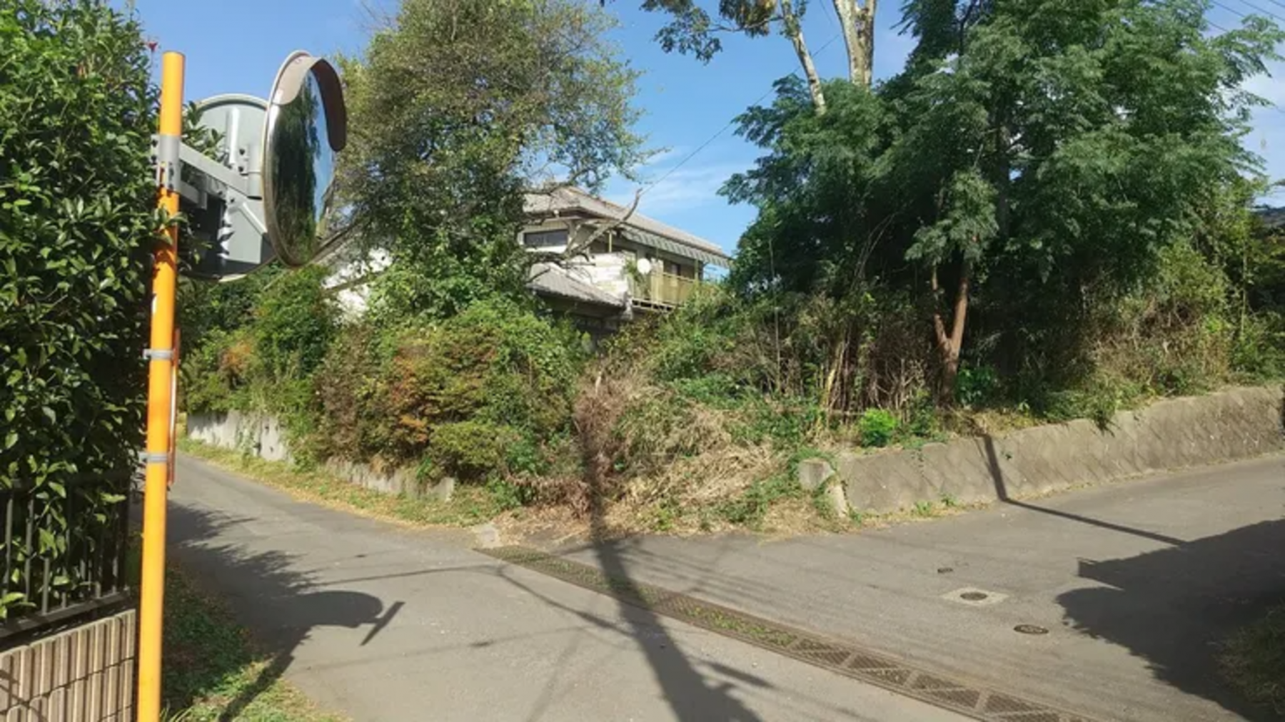 真岡市西田井、中古一戸建ての前面道路を含む現地写真画像です