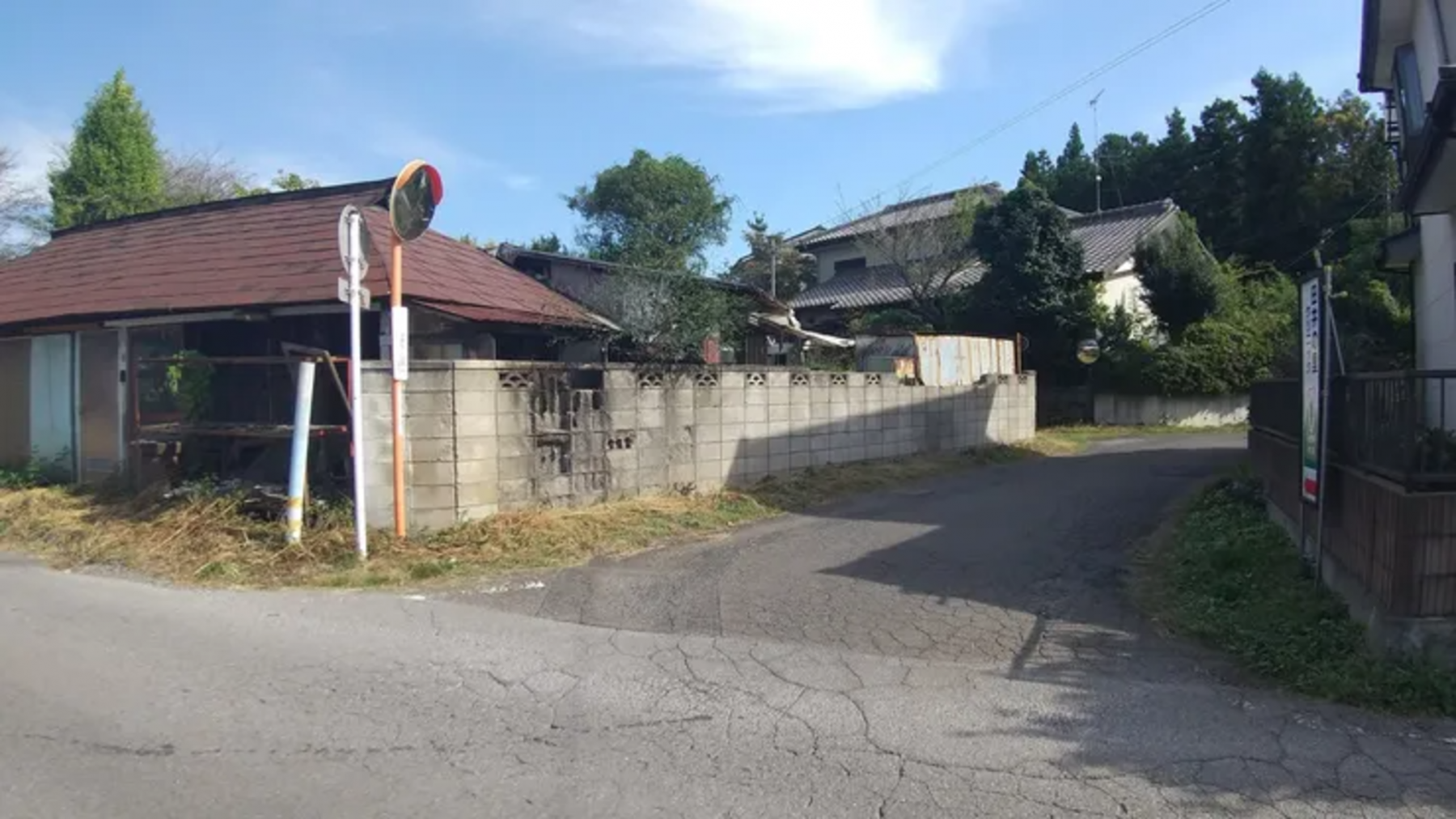 真岡市西田井、中古一戸建ての前面道路を含む現地写真画像です