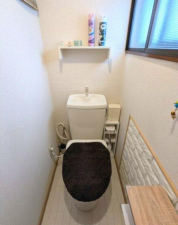 真岡市亀山、中古一戸建てのトイレ画像です