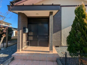 真岡市亀山、中古一戸建ての玄関画像です