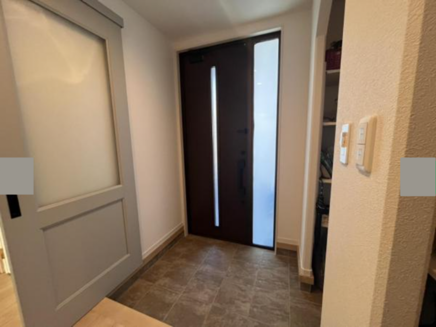 真岡市八木岡、中古一戸建ての玄関画像です