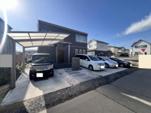 真岡市八木岡、中古一戸建ての駐車場画像です