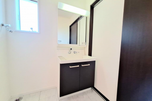 真岡市小林、中古一戸建ての洗面画像です