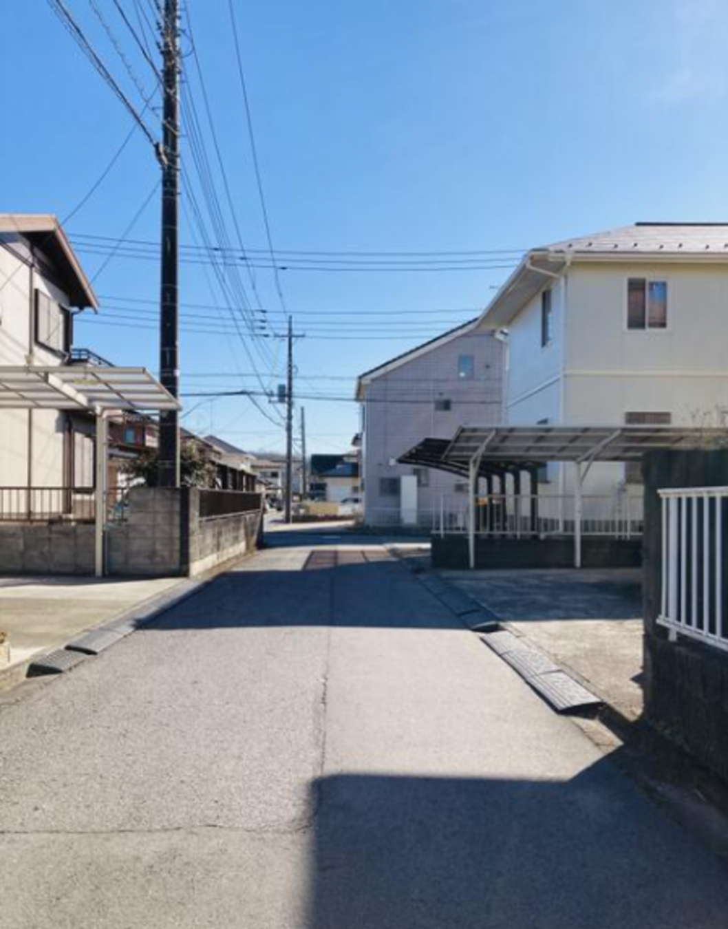 芳賀郡芳賀町大字東水沼、中古一戸建ての前面道路を含む現地写真画像です