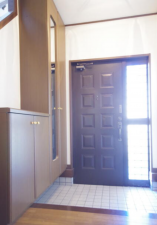 芳賀郡芳賀町大字東水沼、中古一戸建ての玄関画像です