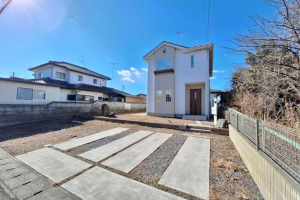 真岡市高勢町、中古一戸建ての駐車場画像です