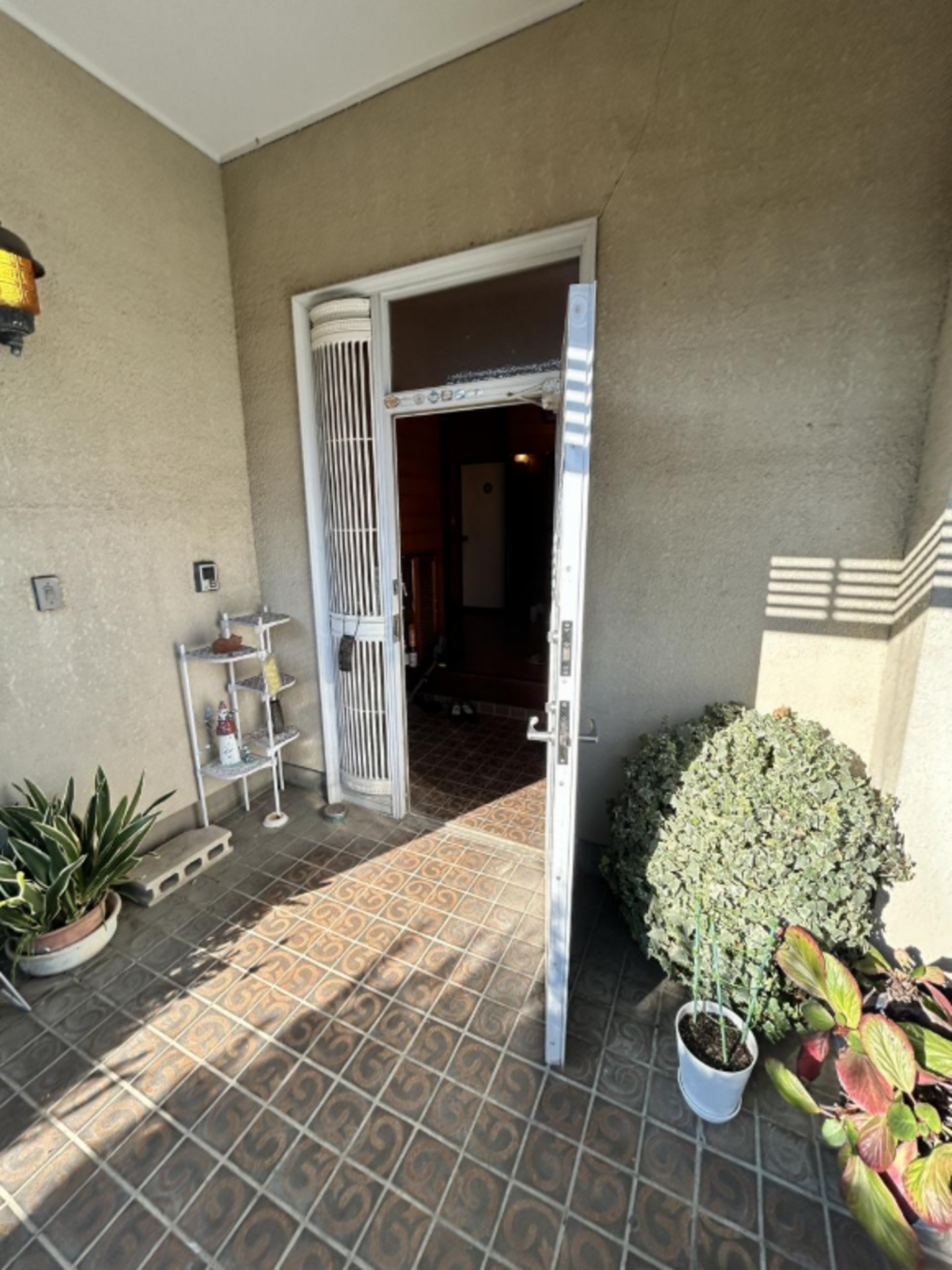 真岡市高勢町、中古一戸建ての玄関画像です