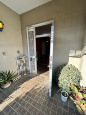 真岡市高勢町、中古一戸建ての玄関画像です