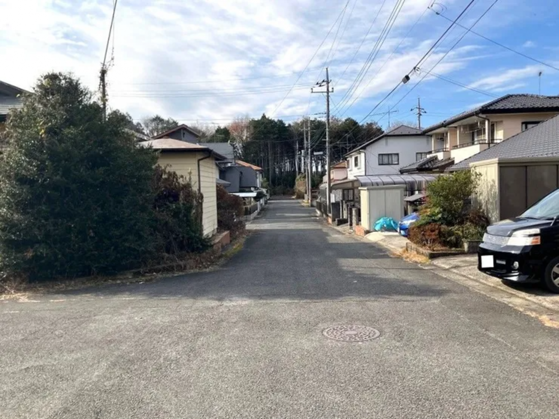 芳賀郡益子町大字七井、中古一戸建ての前面道路を含む現地写真画像です
