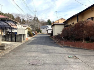 芳賀郡益子町大字七井、中古一戸建ての前面道路を含む現地写真画像です