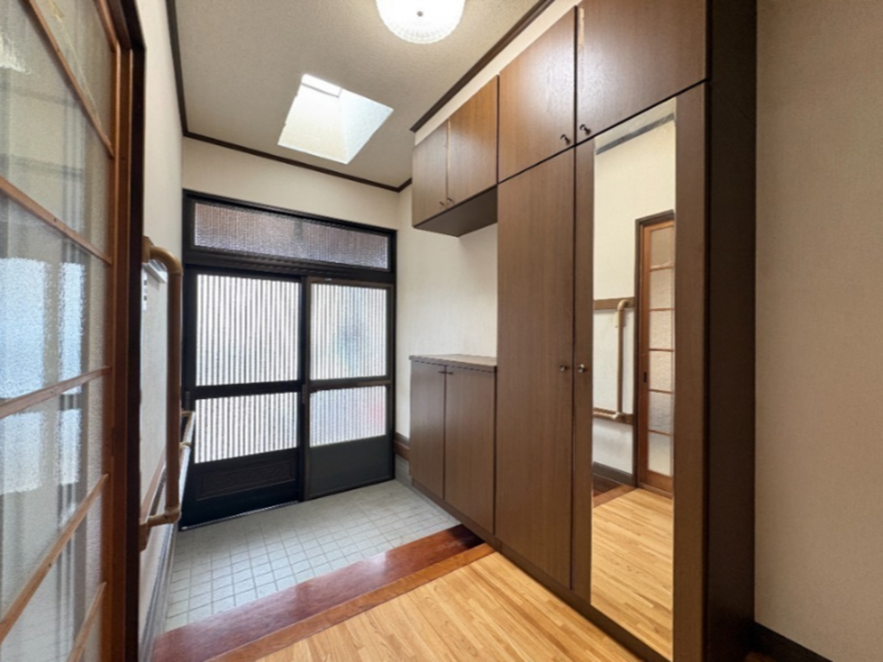 真岡市さくら、中古一戸建ての玄関画像です