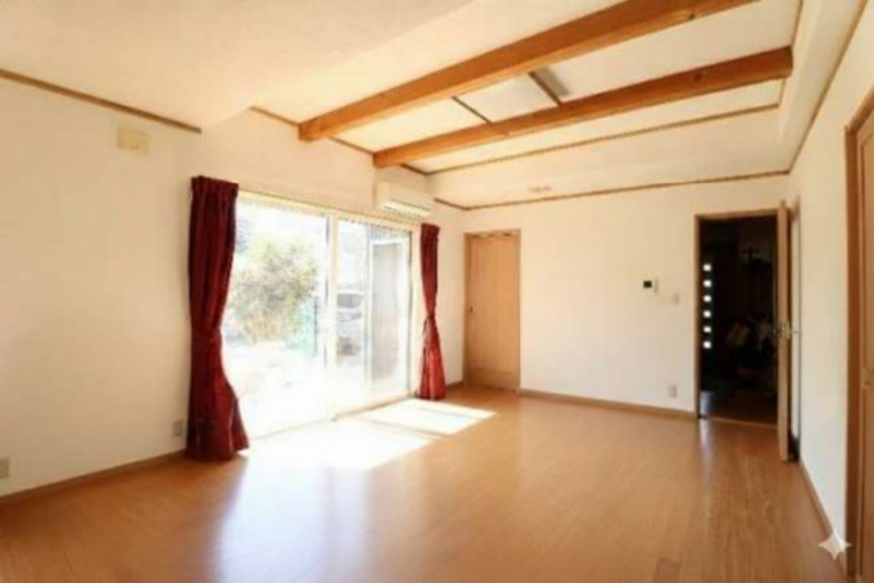 真岡市高勢町、中古一戸建ての居間画像です