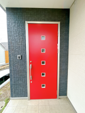 真岡市亀山、中古一戸建ての玄関画像です