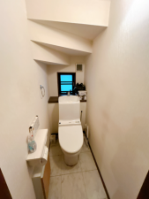 真岡市亀山、中古一戸建てのトイレ画像です